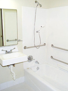 tub1.jpg (19013 bytes)