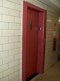 eleventrance.jpg (27517 bytes)