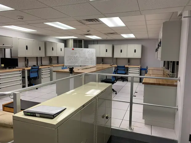 Senior Design Lab in 247 Bell Hall photograph 2
