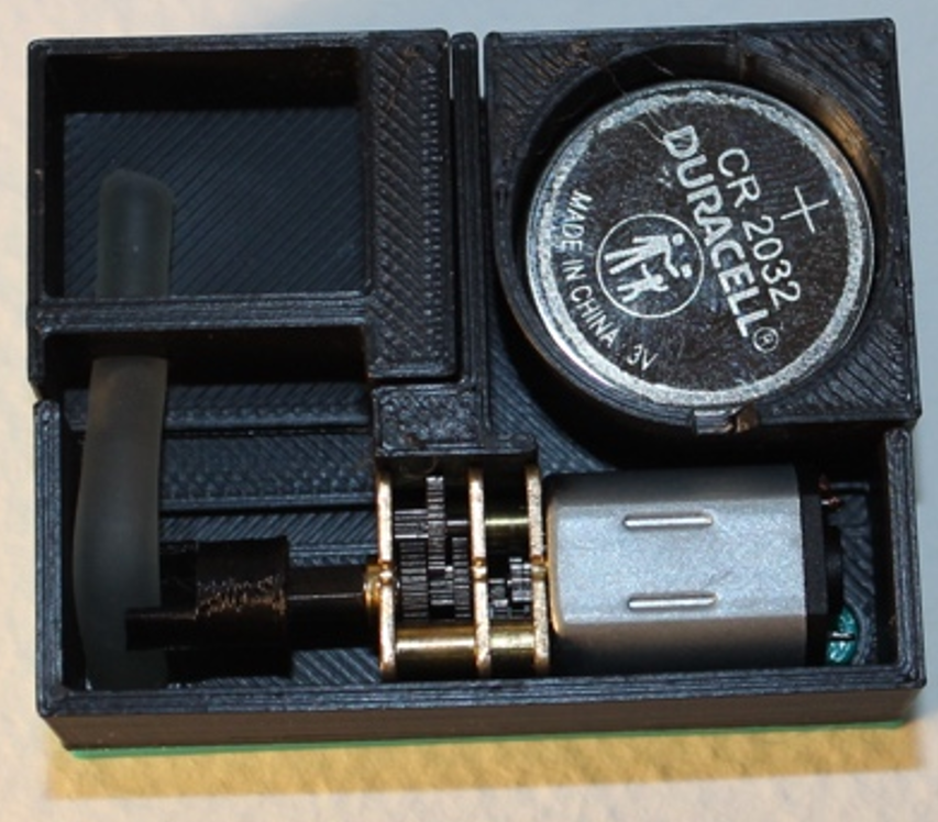Portable piezoelectric crack detection and autonomous repair device